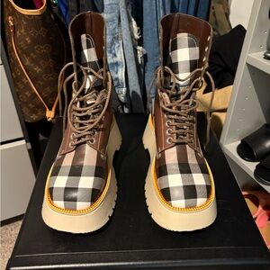 Burberry boot